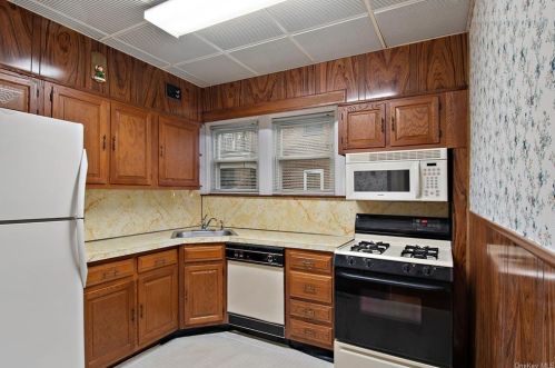 108 237 St, Bronx NY 10470-2006 exterior