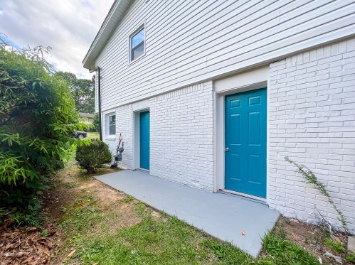 3949 Adamsville Dr, Atlanta GA  30331-3823 exterior