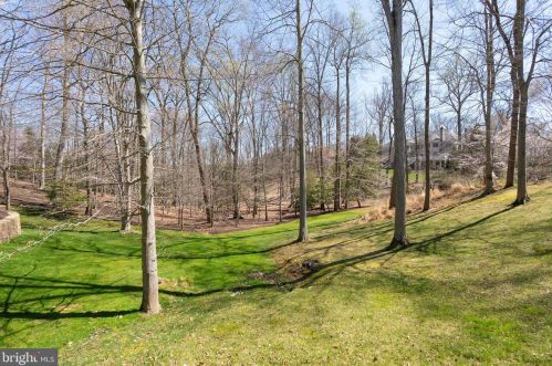 884 Alvermar Rdg Dr, Mc Lean VA 22102-1435 exterior