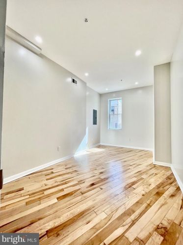 2602 Frankford Ave, Philadelphia PA  19125-1412 exterior