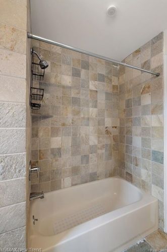 692 Appalachi St, Walled Lake MI  48390-1005 exterior