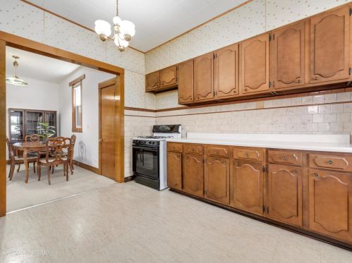 2008 Addison St, Chicago IL 60618-6102 exterior