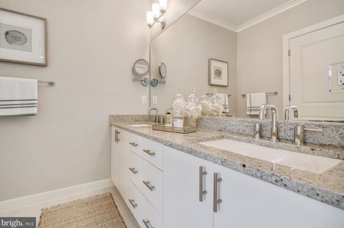 1125 Royal St, Alexandria VA 22314-4310 exterior