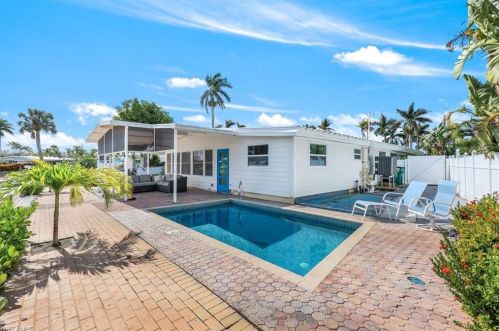 1809 Hbr Ln, Naples FL 34104-0317 exterior