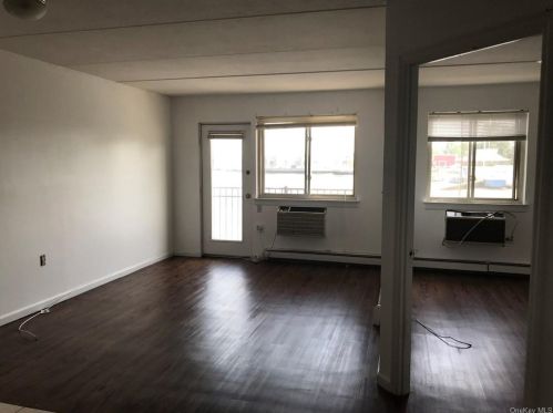 197 Cross St, Bronx NY  10464-1225 exterior