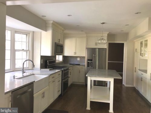 8811 Fircrest Pl, Alexandria VA  22308-2633 exterior