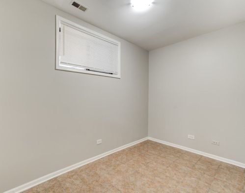 959 51 St, Chicago IL 60609-5124 exterior