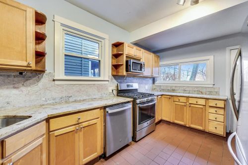 1832 Estes Ave, Chicago IL 60645-2904 exterior