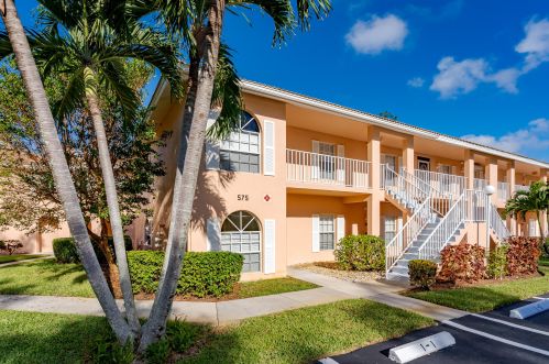 575 Augusta Dr, Naples, FL