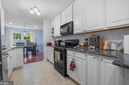 7 Brookline Ct, Princeton NJ 08540-1741 exterior