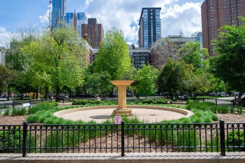 950 Clark St, Chicago IL  60605-2703 exterior