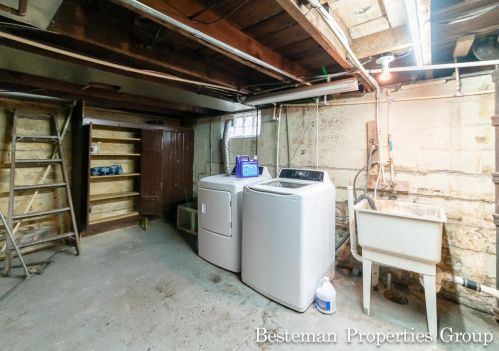 1631 Huizenga St, Meskegon MI  49442-5939 exterior