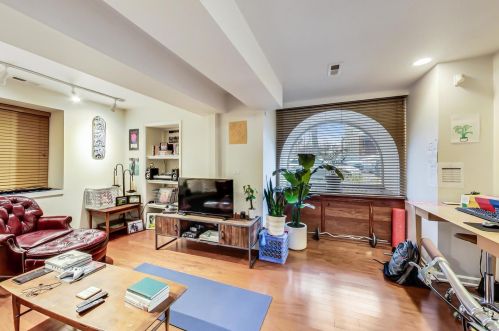 1112 Damen Ave, Chicago IL 60622 exterior