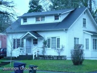 2010 Emerald St, Eugene OR  97403-1525 exterior