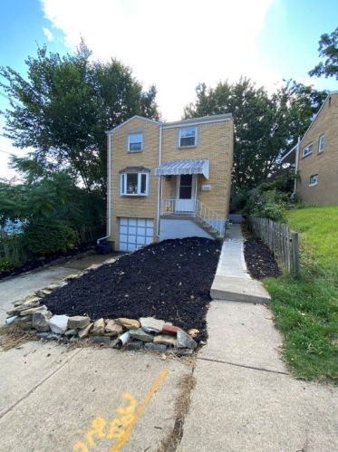 1566 Berkshire Ave, Pittsburgh PA  15226-2476 exterior