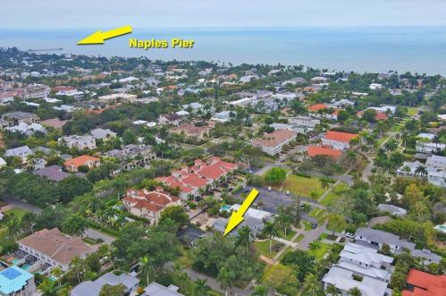 490 1 Ave, Naples FL 34102-6207 exterior