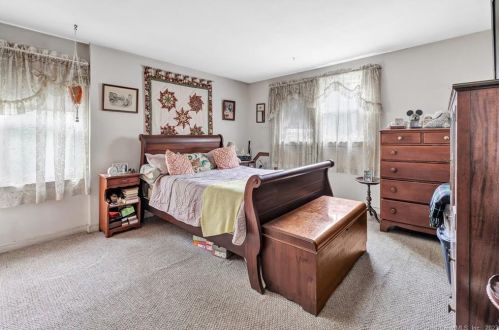 31 Chatham Ave, Milford CT 06460-5627 exterior