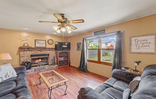 758 Weston Dr, Bull Valley IL 60014-8581 exterior