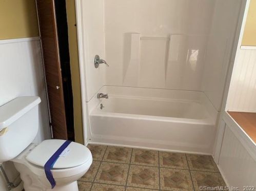 73 College St, Enfield CT 06082-3336 exterior