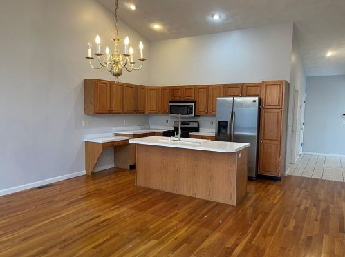 6 Lees Farm Commons Dr, Providence RI 02904-3044 exterior