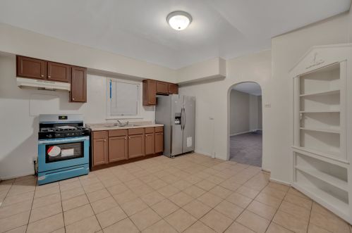 317 136 St, Chicago IL 60827-1823 exterior