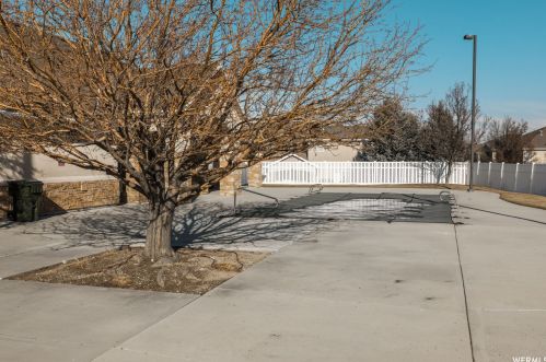 7381 Brittany Town Dr, Taylorsville UT 84084-4609 exterior