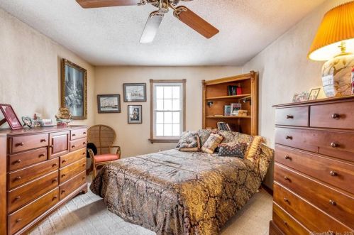 135 Brg St, Deep River CT 06417-1754 exterior