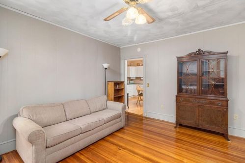 13 Brinley St, Middletown RI 02840-3252 exterior