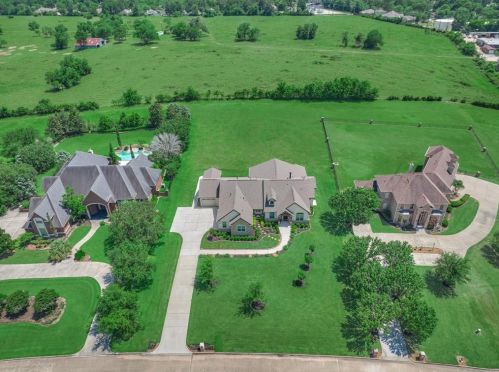 98 Lk Est Dr, Montgomery TX 77356-8066 exterior