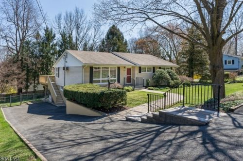 11 Banta Rd, Kinnelon, NJ 07405-2514