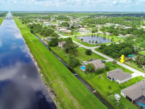 1364 Abacus Ave, Fort Pierce FL  34953-6603 exterior