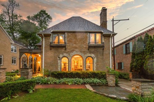 4531 Frederick Ave, Milwaukee, WI 53211-1220