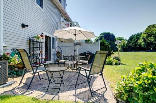 414 Corey Ln, Middletown RI 02842-5659 exterior