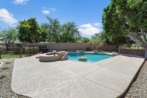 8818 12 St, Phoenix AZ 85086-7450 exterior