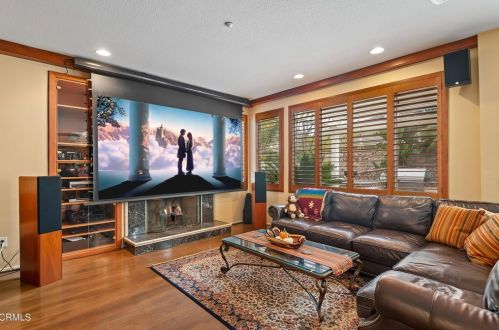 2412 Larkhaven Ln, Oxnard CA 93036-6248 exterior