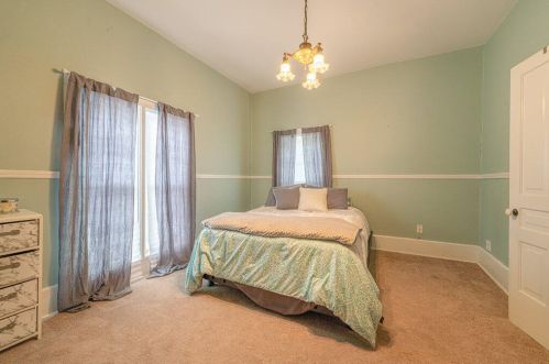 106 Hamilton St, Dowagiac MI  49047-1223 exterior