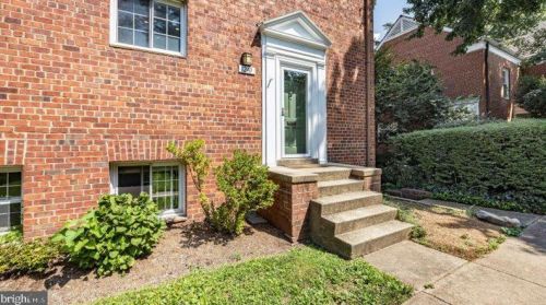 1240 Martha Custis Dr, Alexandria VA  22302-2016 exterior