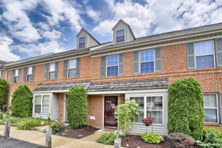 302 Meetinghouse Ln, Lancaster, PA 17601-7014