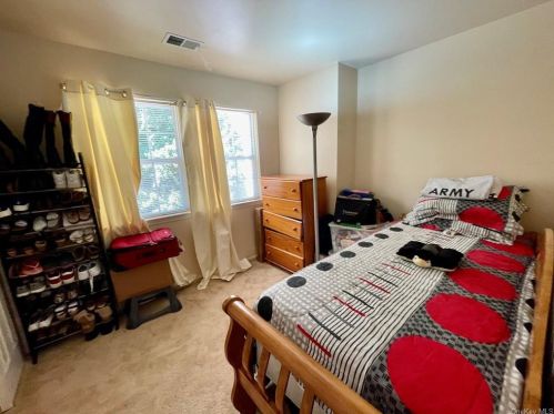 28 Lk Rdg Dr, Middletown NY 10940-2155 exterior