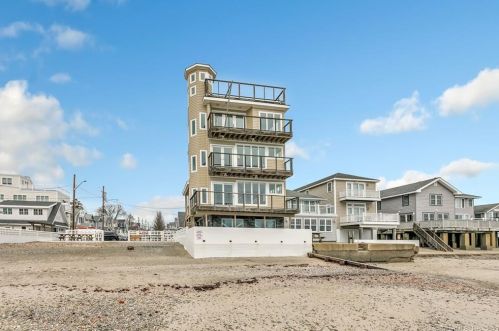 4 Lawrence Ct, Milford CT 06460-7336 exterior