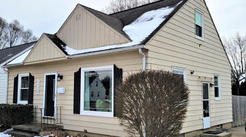 1320 Northlawn St, Grand Rapids, MI 49505-3868