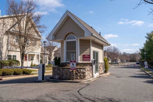 109 Joseph Ln, Huntington Station NY  11746-5634 exterior