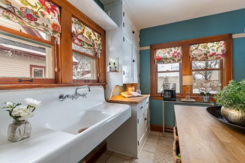 2722 Lefeber Ave, Milwaukee WI 53210-1140 exterior