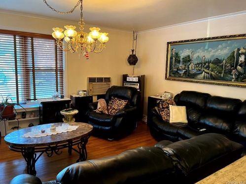 1020 Lydig Ave, Bronx NY 10462-2260 exterior