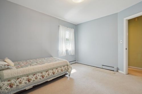 72 Fellswood Dr, Livingston NJ 07039-2238 exterior