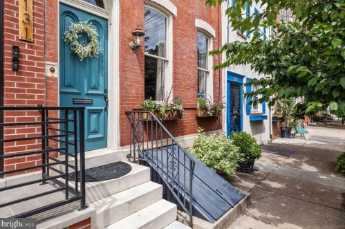 1129 Christian St, Philadelphia PA 19147-3710 exterior