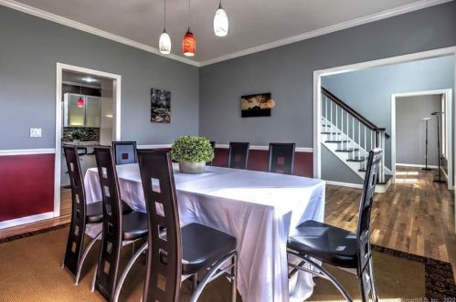 2 Dogwood Ln, Wallingford CT 06492-1953 exterior