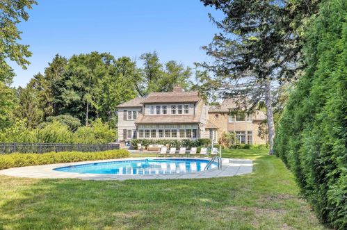 1469 Lilac Ln, Milwaukee WI  53217-2960 exterior