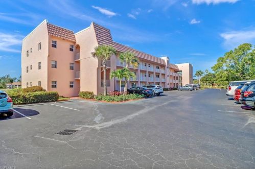 300 Forest Lakes Blvd, Naples FL 34105-5557 exterior