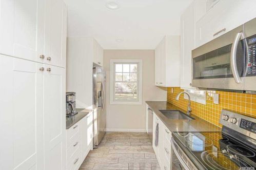 1599 Julia Goldbach Ave, Bohemia NY 11716-1517 exterior